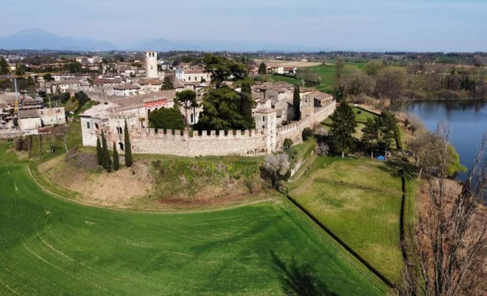 Pace, Luminosità e comodità a due passi dal Garda Volta Mantovana Exterior foto